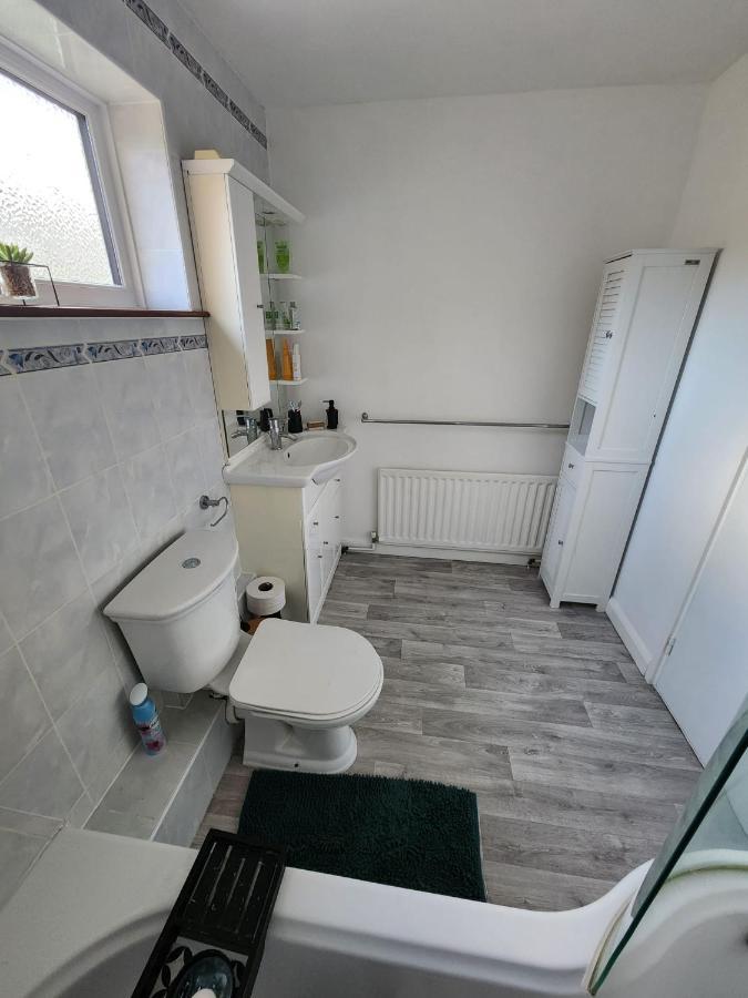 Twin Room In Crawley,Gatwick,West Sussex Ifield المظهر الخارجي الصورة