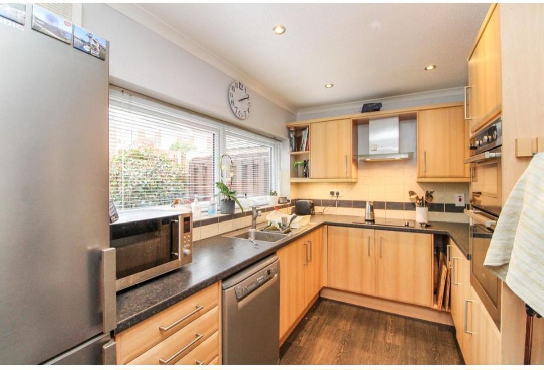 Twin Room In Crawley,Gatwick,West Sussex Ifield المظهر الخارجي الصورة