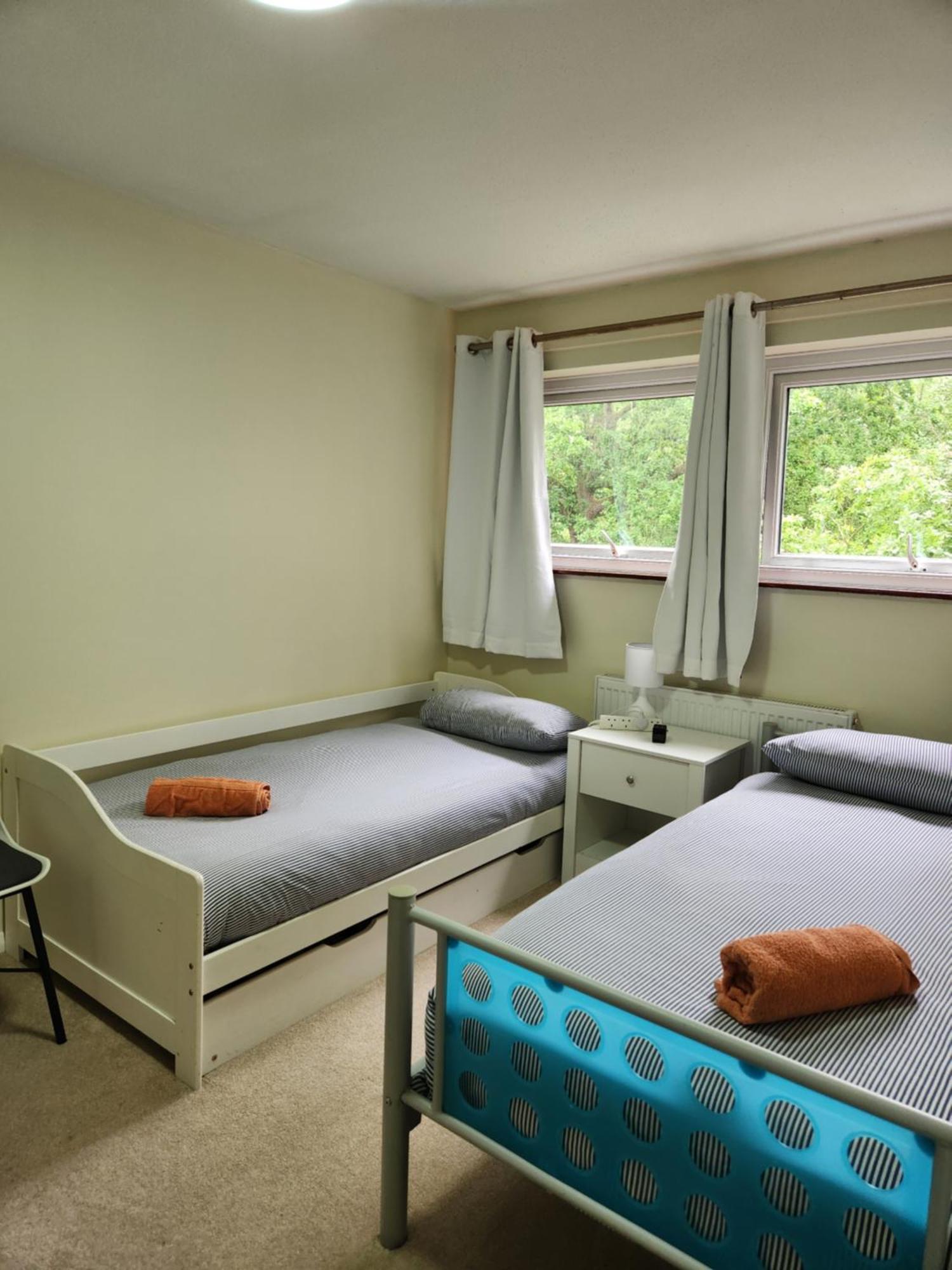 Twin Room In Crawley,Gatwick,West Sussex Ifield المظهر الخارجي الصورة